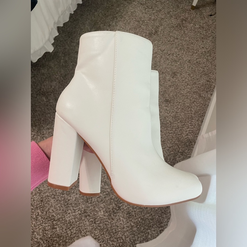 NWOT white booties
